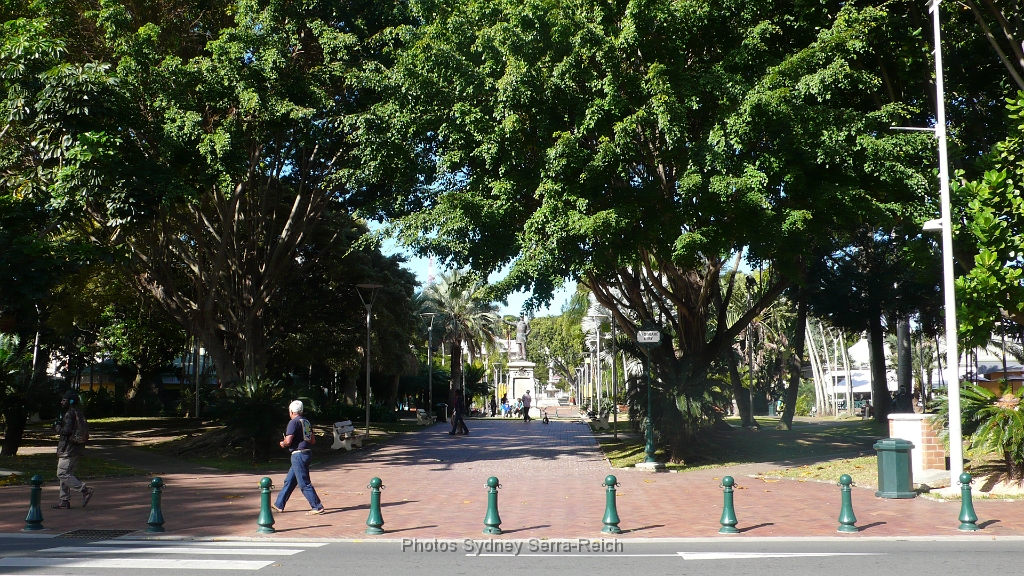 Noumea Place des Cocotiers.JPG - Nouméa -  Place des Cocotiers. Août 2014